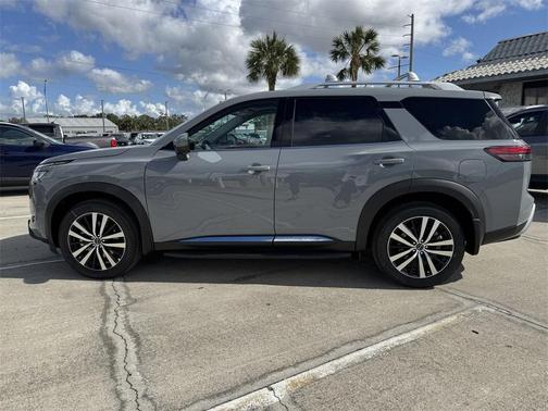 2025 Nissan Pathfinder Platinum