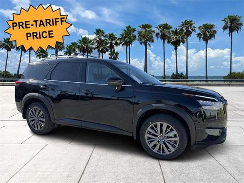 2025 Nissan Pathfinder SL