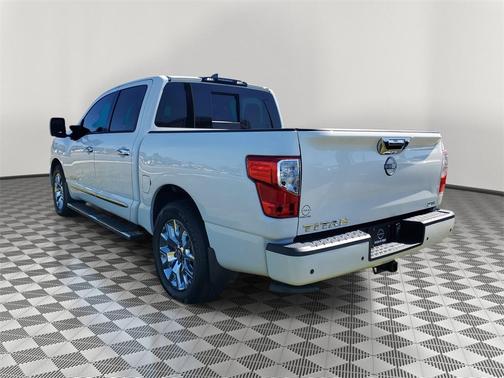 2023 Nissan Titan SV