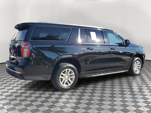 2023 Chevrolet Suburban LT