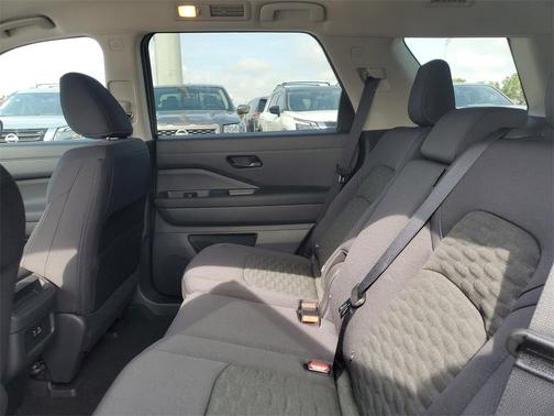 2025 Nissan Pathfinder S