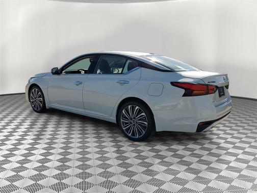 2025 Nissan Altima SL