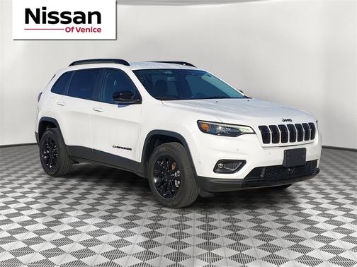 2023 Jeep Cherokee Altitude Lux
