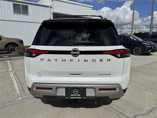 2025 Nissan Pathfinder Platinum