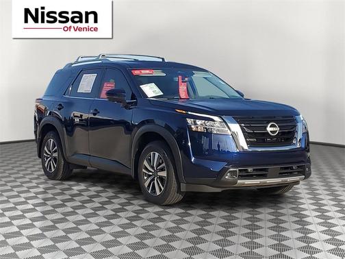 2024 Nissan Pathfinder SL