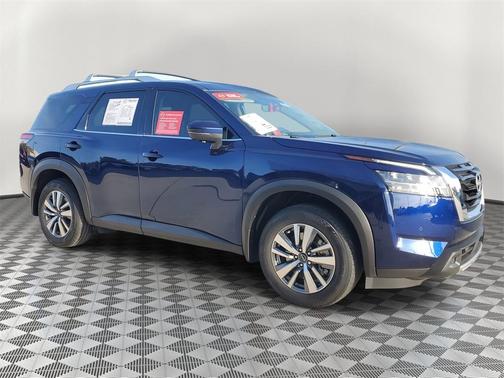2024 Nissan Pathfinder SL