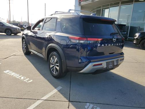 2024 Nissan Pathfinder SL