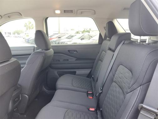 2025 Nissan Pathfinder S