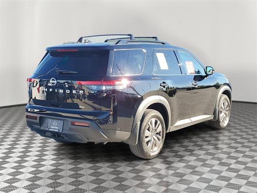 2023 Nissan Pathfinder SV