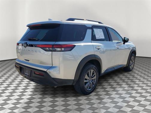 2025 Nissan Pathfinder SV