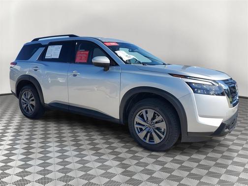 2025 Nissan Pathfinder SV
