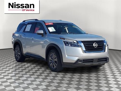 2025 Nissan Pathfinder SV