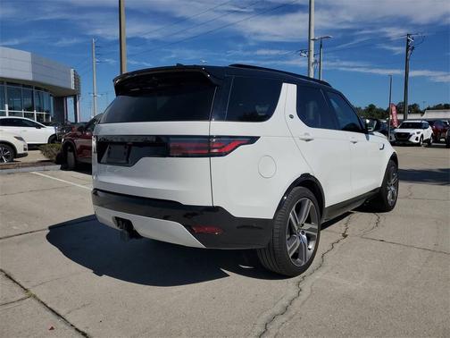 2024 Land Rover Discovery P300 Dynamic SE