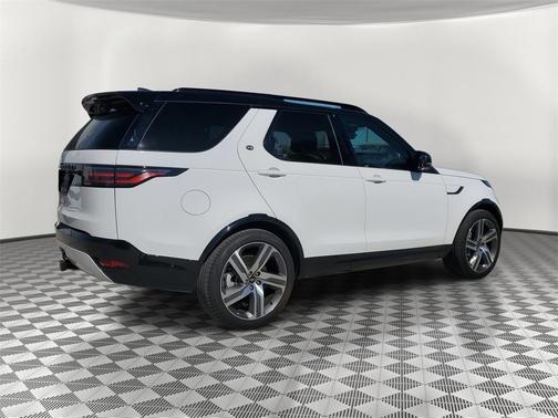 2024 Land Rover Discovery P300 Dynamic SE