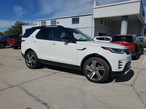 2024 Land Rover Discovery P300 Dynamic SE