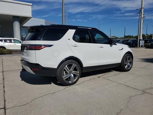 2024 Land Rover Discovery P300 Dynamic SE
