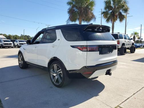 2024 Land Rover Discovery P300 Dynamic SE