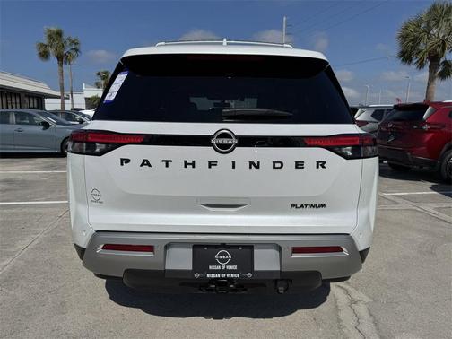 2025 Nissan Pathfinder Platinum