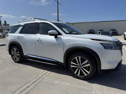 2025 Nissan Pathfinder Platinum