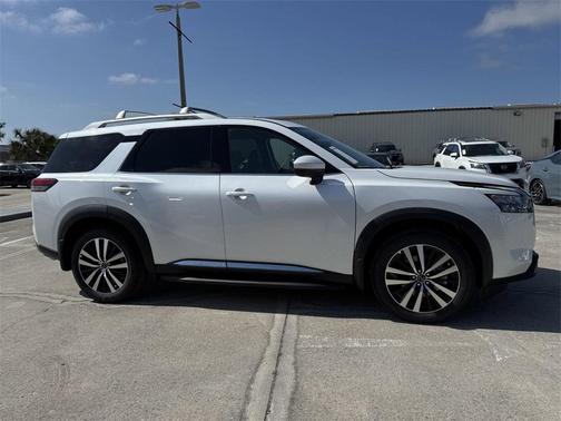 2025 Nissan Pathfinder Platinum
