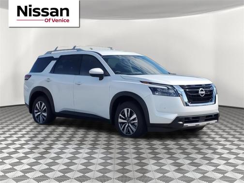 2025 Nissan Pathfinder SL