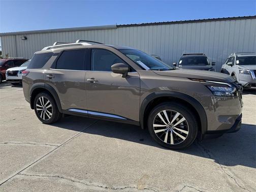 2025 Nissan Pathfinder Platinum