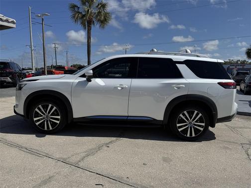 2025 Nissan Pathfinder Platinum