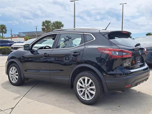 2022 Nissan Rogue Sport SV