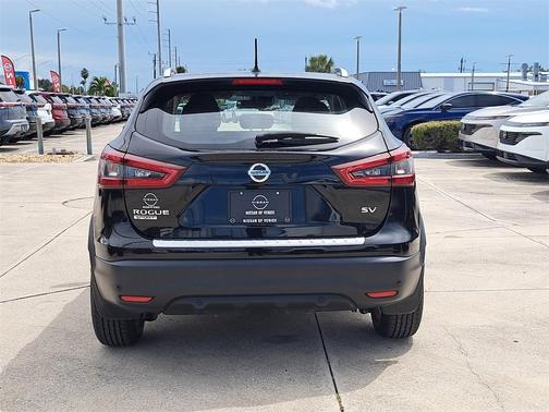 2022 Nissan Rogue Sport SV