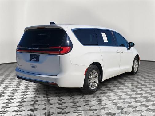 2024 Chrysler Pacifica Touring-L
