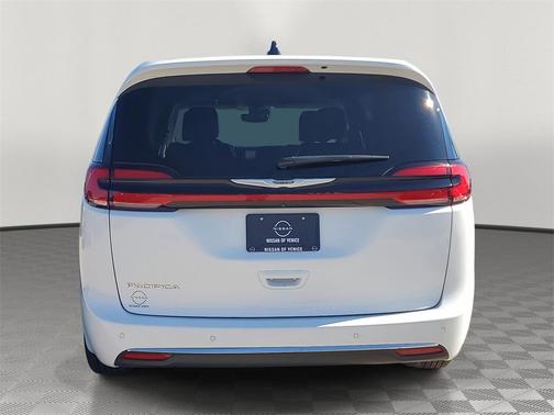 2024 Chrysler Pacifica Touring-L