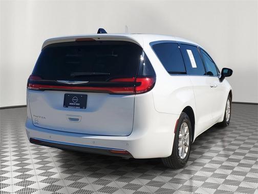 2024 Chrysler Pacifica Touring-L