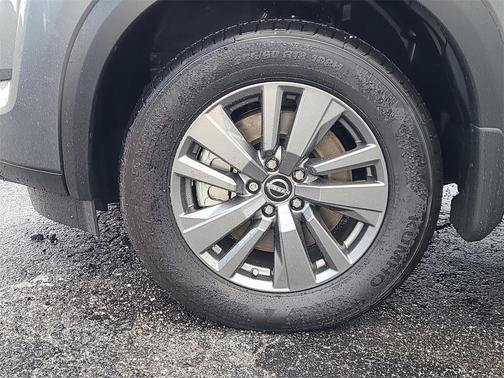 2025 Nissan Pathfinder S