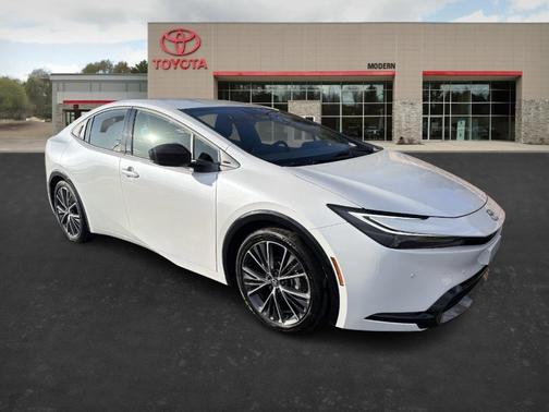 2025 Toyota Prius XLE