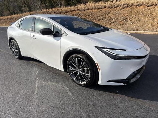2025 Toyota Prius XLE