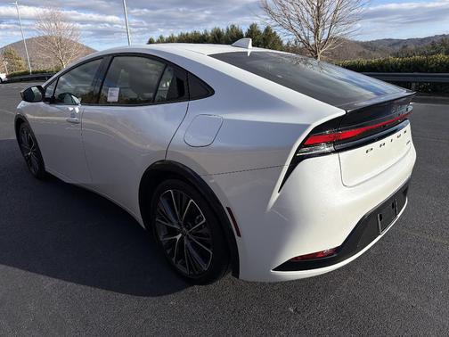 2025 Toyota Prius XLE