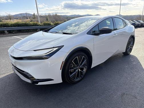 2025 Toyota Prius XLE