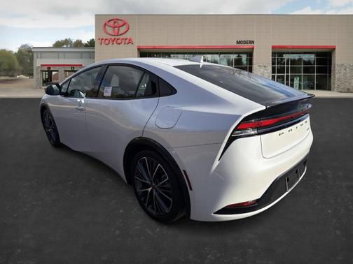 2025 Toyota Prius XLE