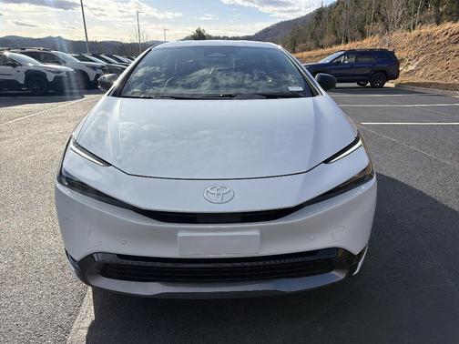 2025 Toyota Prius XLE