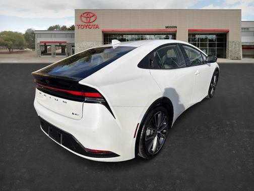 2025 Toyota Prius XLE