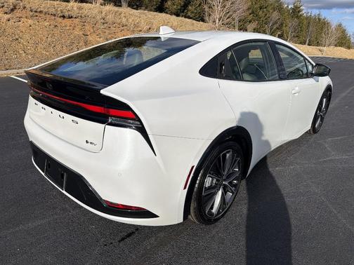 2025 Toyota Prius XLE
