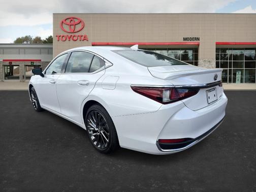 2025 Lexus ES 300h Luxury