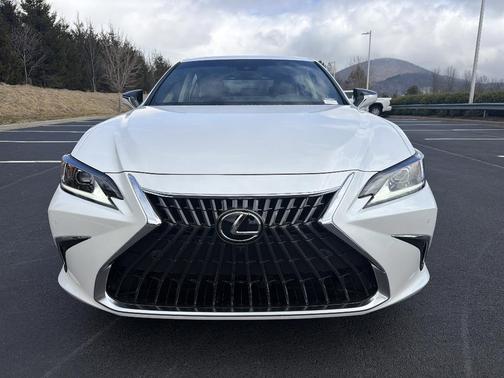 2025 Lexus ES 300h Luxury