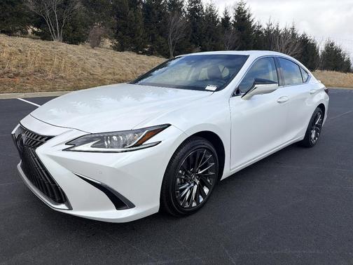 2025 Lexus ES 300h Luxury