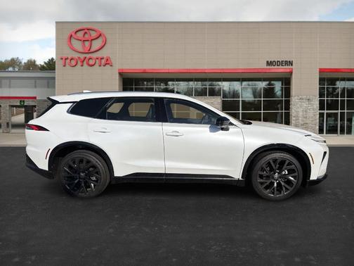 2025 Toyota Crown Signia LIMITED