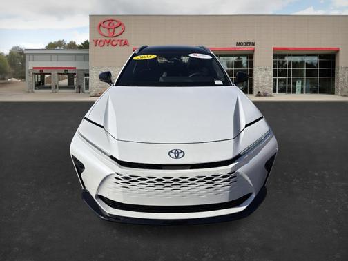 2025 Toyota Crown Signia LIMITED