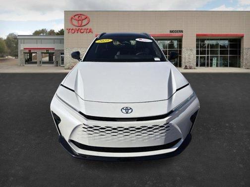 2025 Toyota Crown Signia 