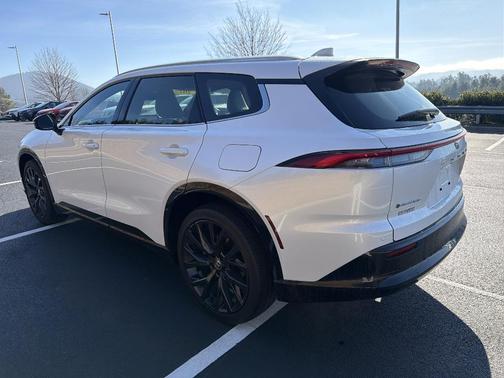 2025 Toyota Crown Signia LIMITED