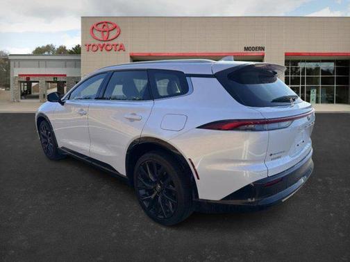 2025 Toyota Crown Signia LIMITED