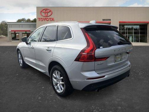 Silver 2019 Volvo XC60 T5 Momentum